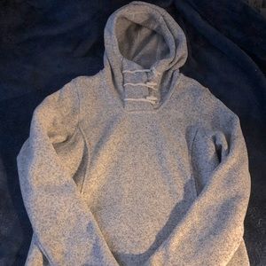 Women’s North Face Pullover sweater